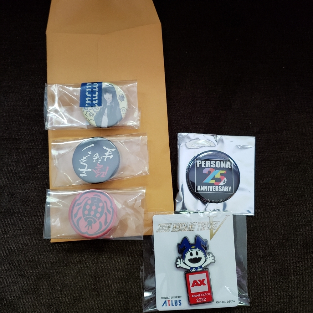 Shin Megami Tensei Persona Devil Summoner Raidou Kuzunoha Pin Button Bundle Lot